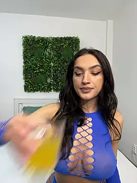 Snapshot of AylinRoss chatting on 01.15.25 AylinRoss online show from 01.15.25