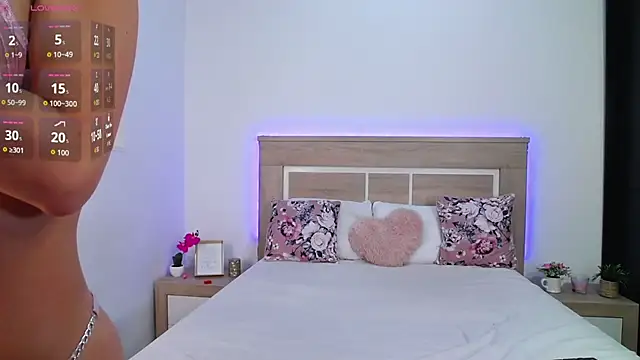 Snapshot of AylinRoss chatting on 12.03.25 AylinRoss online show from 12.03.25