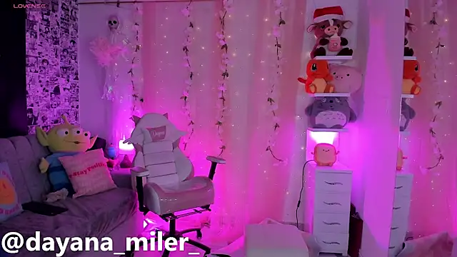 Snapshot of _dayana_miler chatting on 12.16.25 dayana miler online show from 12.16.25