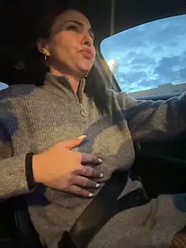 KimKelly13 online show from 12.16.25