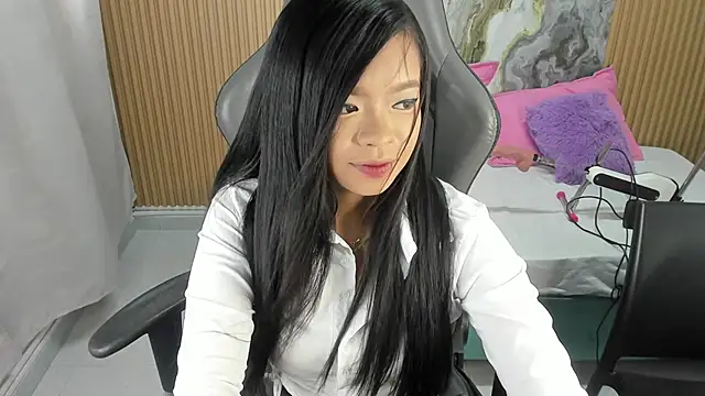 Snapshot of Lili_16 chatting on 01.22.25 Lili 16 online show from 01.22.25