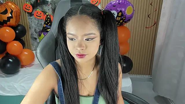 Lili 16 online show from 10.20.25