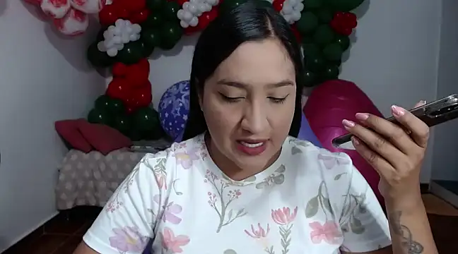 Snapshot of Saracutee1 chatting on 12.06.24 Saracutee1 online show from 12.06.24