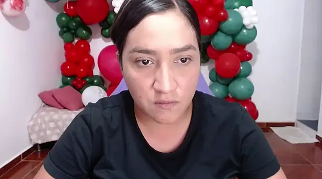 Snapshot of Saracutee1 chatting on 12.24.24 Saracutee1 online show from 12.24.24