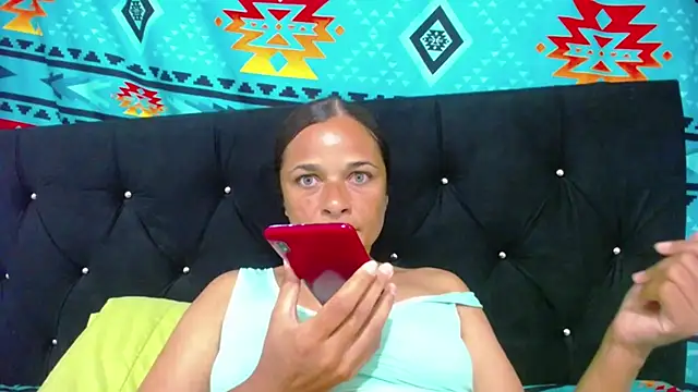 Snapshot of GiveLove1 chatting on 02.23.25 GiveLove1 online show from 02.23.25