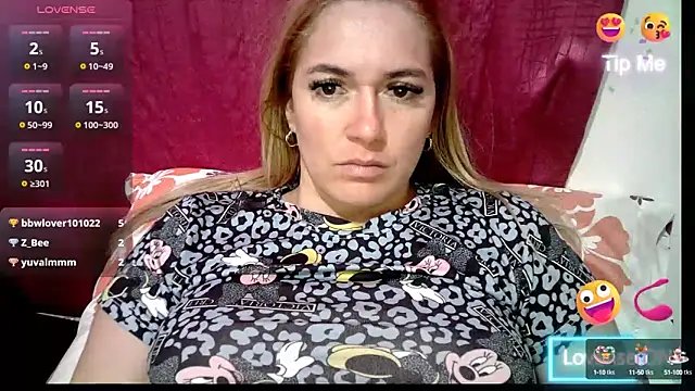 Snapshot of Izury_Blondee chatting on 03.20.25 Izury Blondee online show from 03.20.25