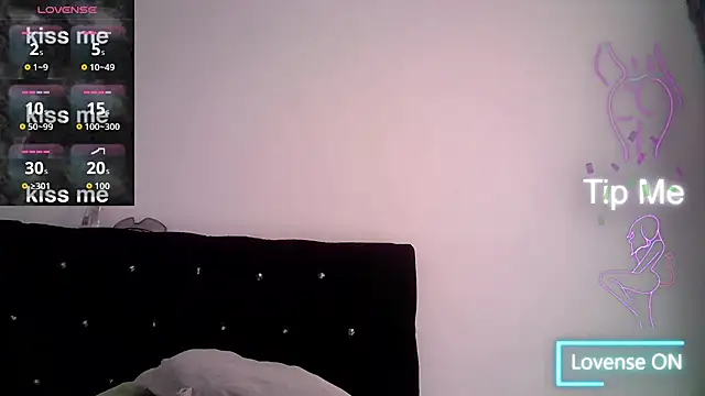 Snapshot of Izury_Blondee chatting on 11.06.25 Izury Blondee online show from 11.06.25