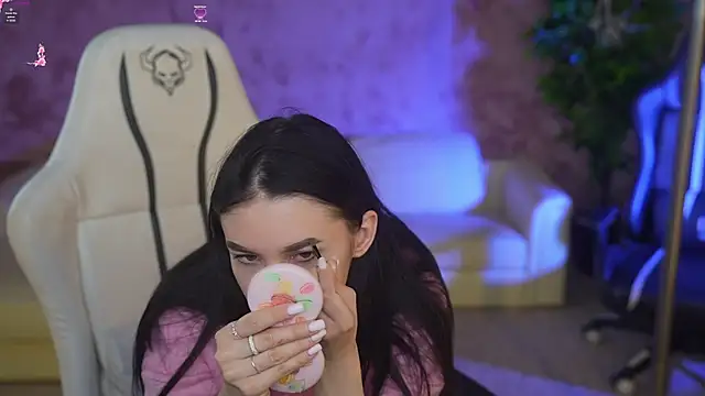 Tina Breeze online show from 03.18.25