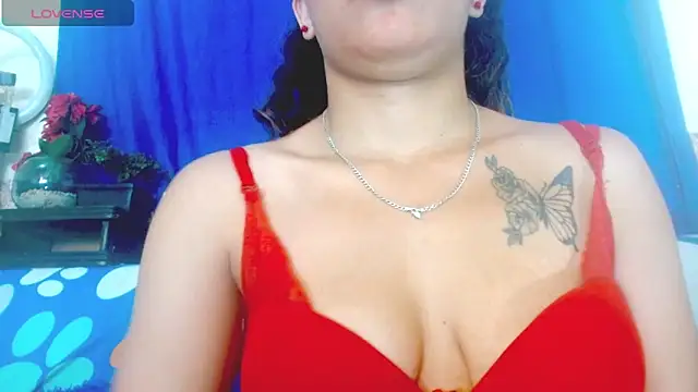 Snapshot of Eva_Hoot chatting on 04.27.26 Eva Hoot online show from 04.27.26