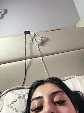 Snapshot of ThickerThanYoBitch chatting on 09.18.25 ThickerThanYoBitch online show from 09.18.25