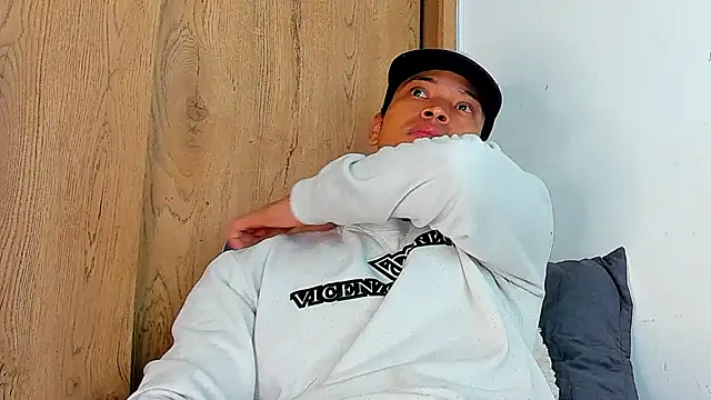 Snapshot of Stiven_collins chatting on 11.17.25 Stiven collins online show from 11.17.25