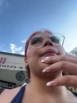 Chloemercury online show from 12.17.25