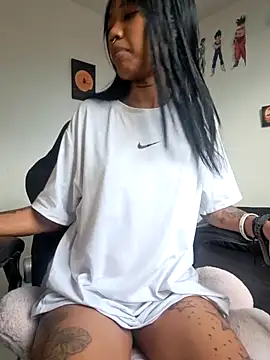 Snapshot of Honey-420- chatting on 11.01.25 Honey-420- online show from 11.01.25