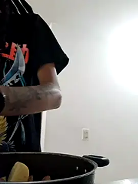 Snapshot of Honey-420- chatting on 12.04.25 Honey-420- online show from 12.04.25