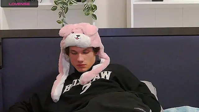 CalvinCay online show from 12.07.24