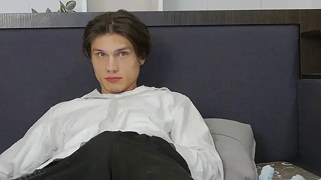 CalvinCay online show from 01.04.25