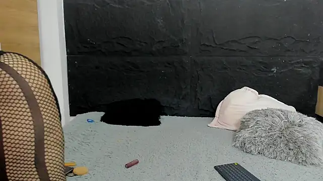 Snapshot of emakross chatting on 02.22.25 emakross online show from 02.22.25