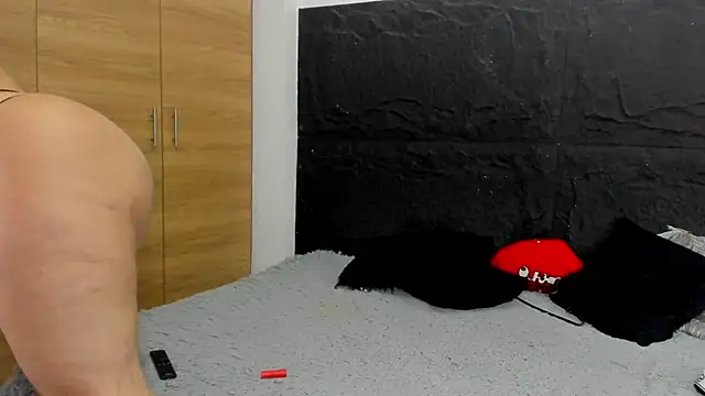 Snapshot of emakross chatting on 03.08.25 emakross online show from 03.08.25