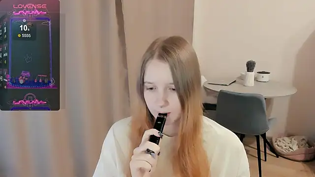 Snapshot of Alyaley chatting on 03.08.25 Alyaley online show from 03.08.25