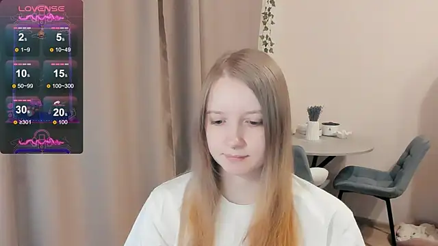 Snapshot of Alyaley chatting on 09.29.25 Alyaley online show from 09.29.25