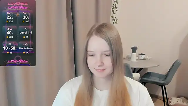 Snapshot of Alyaley chatting on 10.04.25 Alyaley online show from 10.04.25