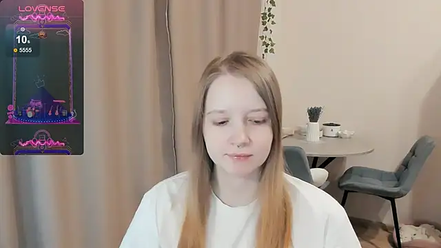 Snapshot of Alyaley chatting on 10.05.25 Alyaley online show from 10.05.25
