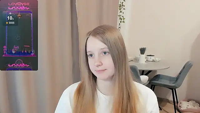 Snapshot of Alyaley chatting on 10.07.25 Alyaley online show from 10.07.25