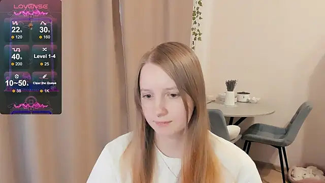 Snapshot of Alyaley chatting on 10.08.25 Alyaley online show from 10.08.25