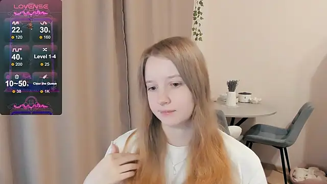 Snapshot of Alyaley chatting on 10.08.25 Alyaley online show from 10.08.25