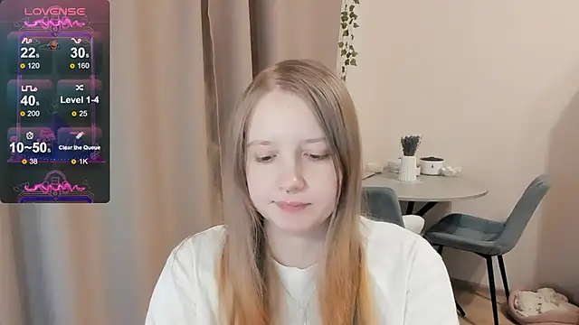 Snapshot of Alyaley chatting on 10.10.25 Alyaley online show from 10.10.25