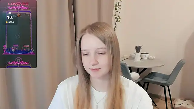 Snapshot of Alyaley chatting on 10.11.25 Alyaley online show from 10.11.25