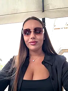 Snapshot of Syka0001 chatting on 11.17.25 Syka0001 online show from 11.17.25