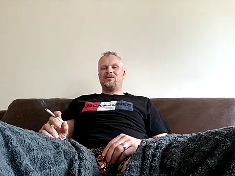 Snapshot of Heidemensch chatting on 03.20.25 Heidemensch online show from 03.20.25