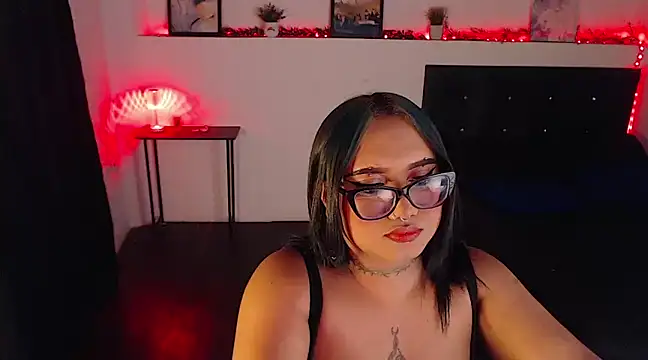 Snapshot of LiaScarlett chatting on 12.31.24 LiaScarlett online show from 12.31.24