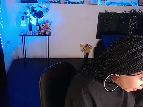 Snapshot of LiaScarlett chatting on 10.23.25 LiaScarlett online show from 10.23.25