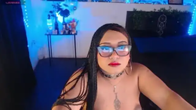 Snapshot of LiaScarlett chatting on 10.30.25 LiaScarlett online show from 10.30.25