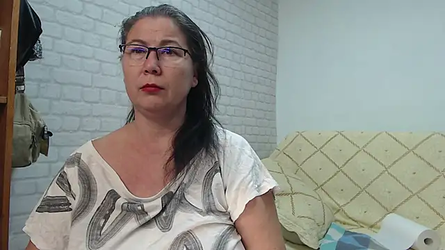 Snapshot of EmmaSquirt chatting on 12.11.24 EmmaSquirt online show from 12.11.24