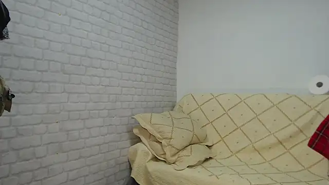 Snapshot of EmmaSquirt chatting on 12.14.24 EmmaSquirt online show from 12.14.24