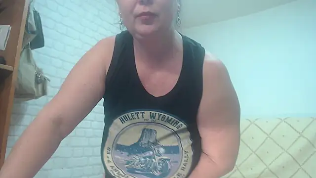 Snapshot of EmmaSquirt chatting on 02.13.25 EmmaSquirt online show from 02.13.25