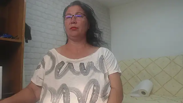 Snapshot of EmmaSquirt chatting on 09.15.25 EmmaSquirt online show from 09.15.25