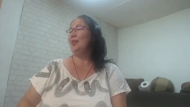 EmmaSquirt online show from 06.04.26