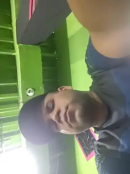 Snapshot of Evert_hairyboy chatting on 10.09.25 Evert hairyboy online show from 10.09.25