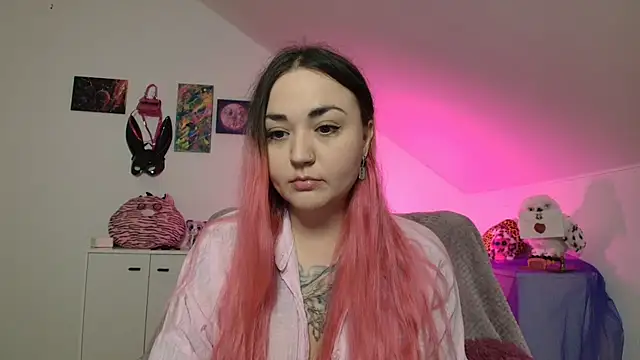 Snapshot of PinkHurricaneOfficial chatting on 01.12.26 PinkHurricaneOfficial online show from 01.12.26