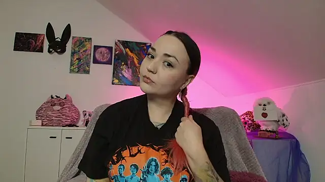 Snapshot of PinkHurricaneOfficial chatting on 01.15.26 PinkHurricaneOfficial online show from 01.15.26