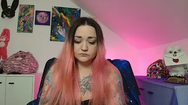 Snapshot of PinkHurricaneOfficial chatting on 02.14.26 PinkHurricaneOfficial online show from 02.14.26