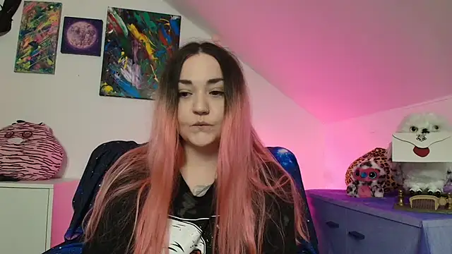 Snapshot of PinkHurricaneOfficial chatting on 02.18.26 PinkHurricaneOfficial online show from 02.18.26