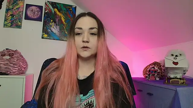 Snapshot of PinkHurricaneOfficial chatting on 02.21.26 PinkHurricaneOfficial online show from 02.21.26