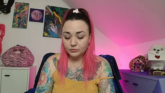 Snapshot of PinkHurricaneOfficial chatting on 02.28.26 PinkHurricaneOfficial online show from 02.28.26