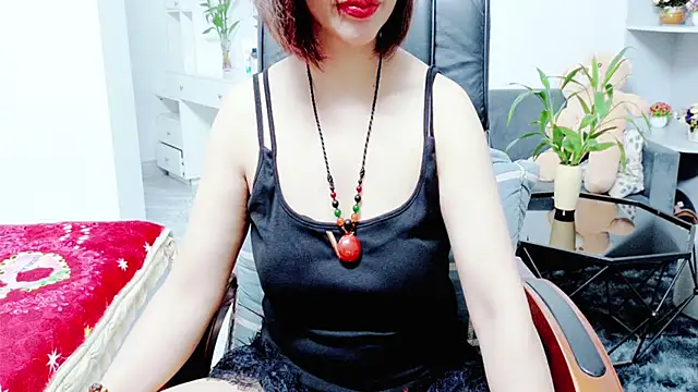 Snapshot of Miu-Le chatting on 06.18.26 Miu-Le online show from 06.18.26