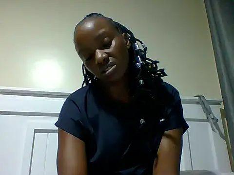 Snapshot of sexy_darleen23 chatting on 02.04.25 sexy darleen23 online show from 02.04.25